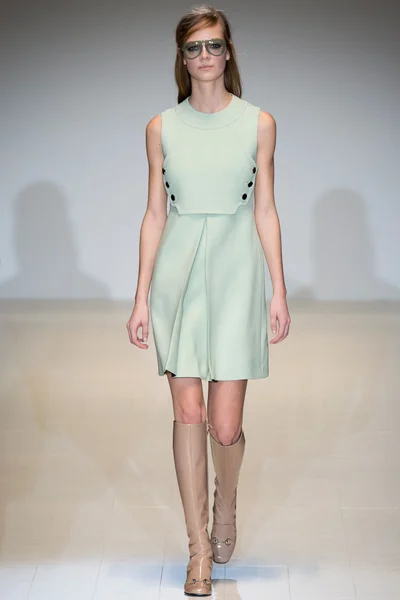 Look 10